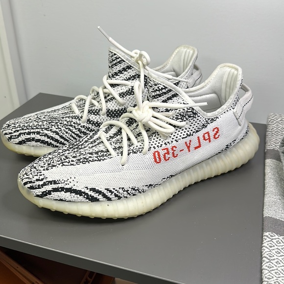YEEZY 350 V2 Boost Zebra size 12 - Picture 1 of 5